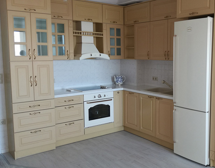 Угловая кухня в стиле прованс